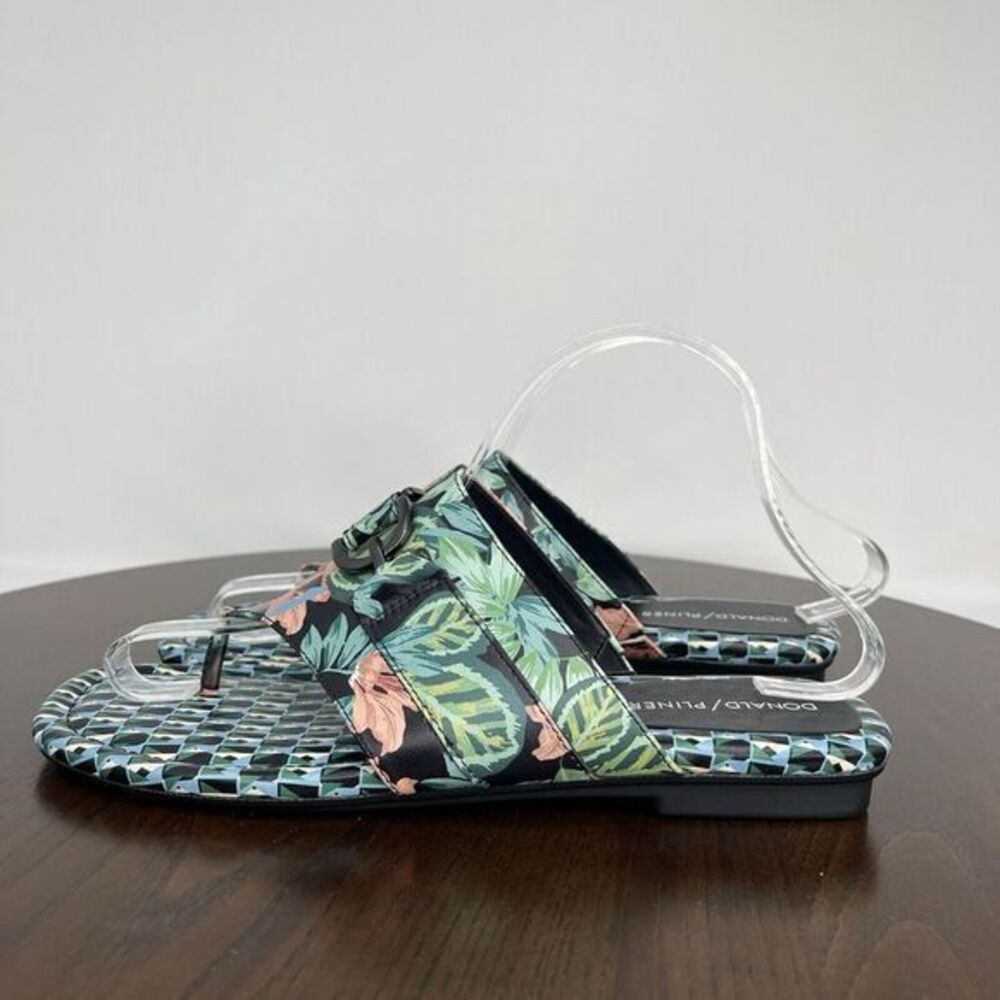 Donald Pliner Thong Sandals Womens 9M Green Jungle Comfort Slip On Flip Flop